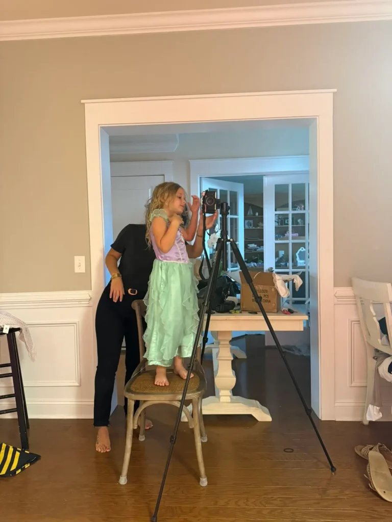 hannah nigh helping her daughter set-up a camera to take a photo